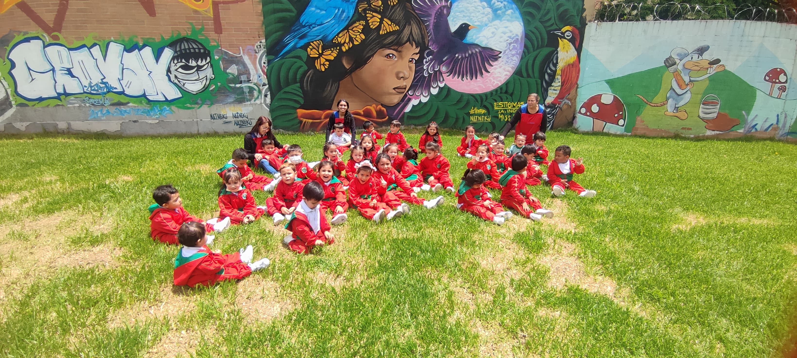 Niños jugando y aprendiendo